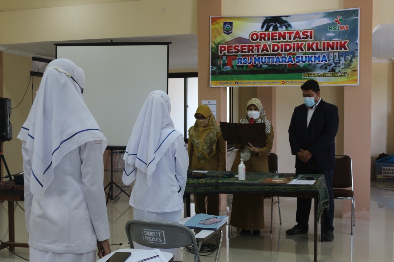 ORIENTASI PESERTA DIDIK MAHASISWA STIKES YARSI DAN FAKULTAS KEDOKTERAN UNRAM